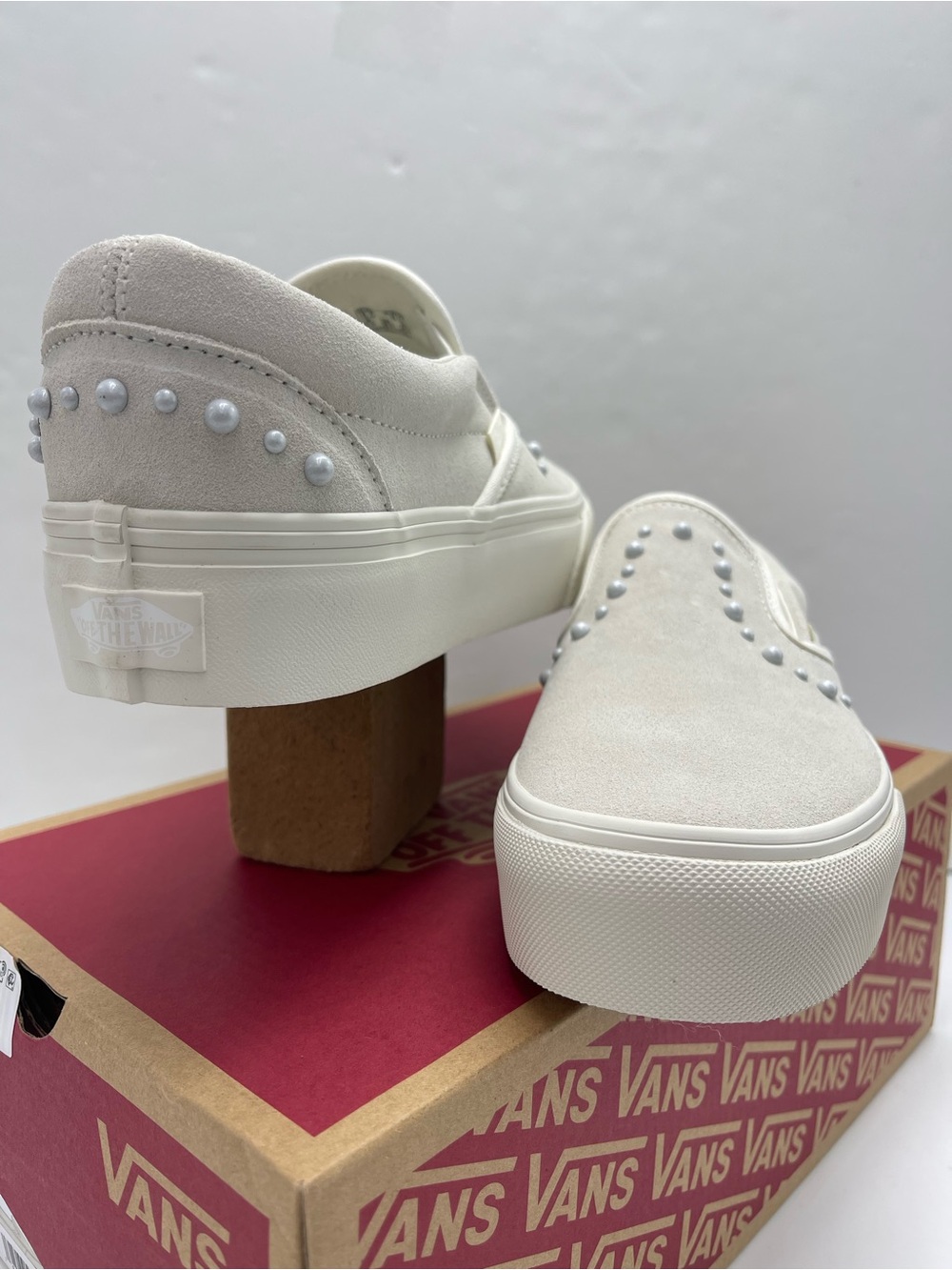Vans WMNS Classic Slip-On Platform
Pearls Marshmallow
VN000EA9CCZ Sneakers - Picture 9 of 16